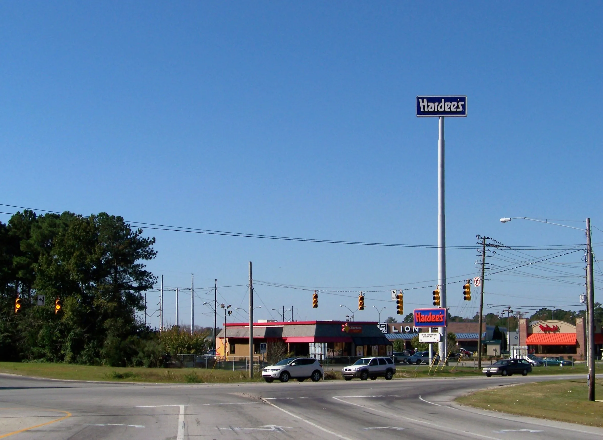 Town of Leland, North Carolina welcome sign for local electrician service.